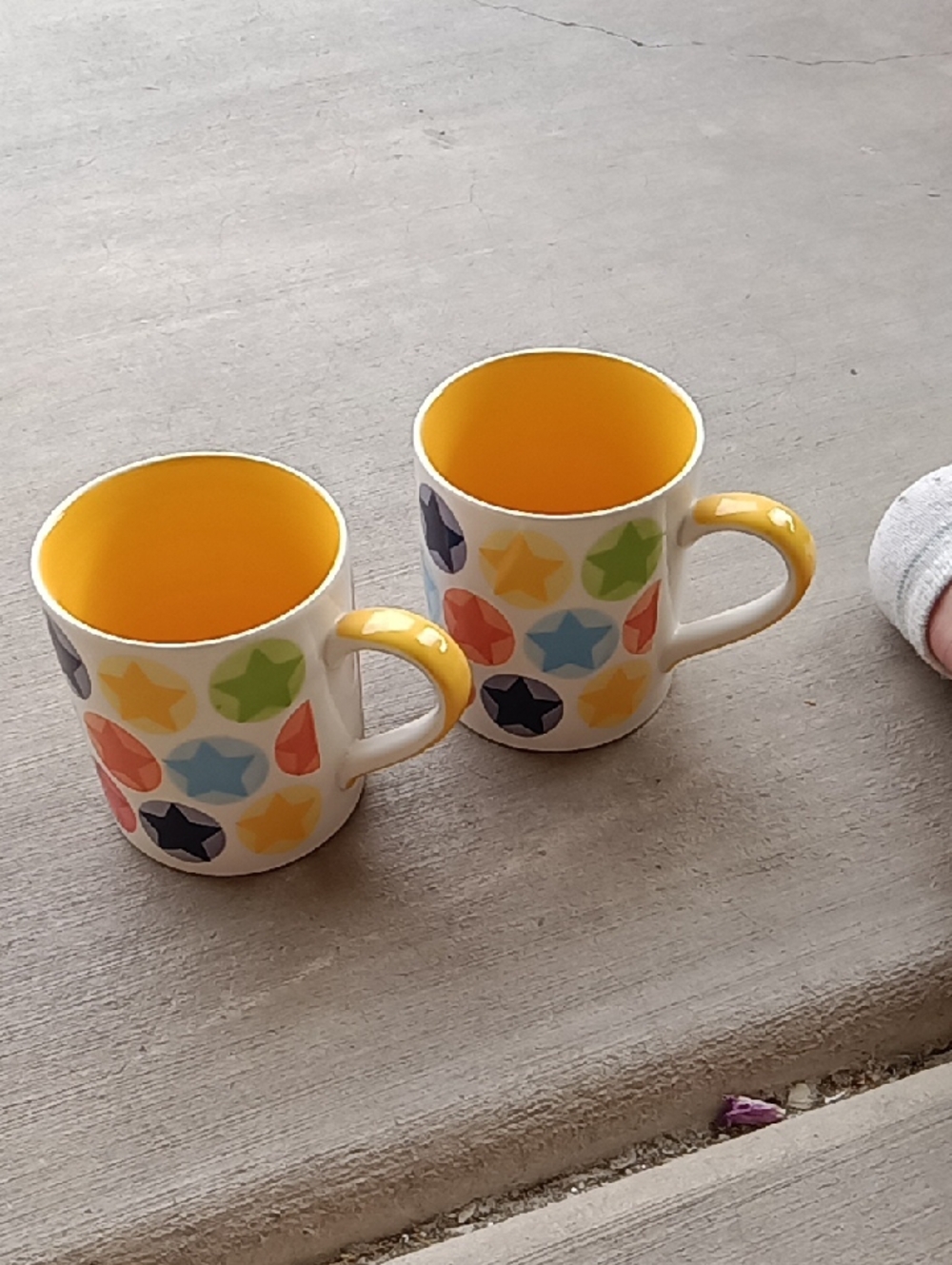 Bright Yellow-Interior Star Pattern Ceramic Mugs (Pair)